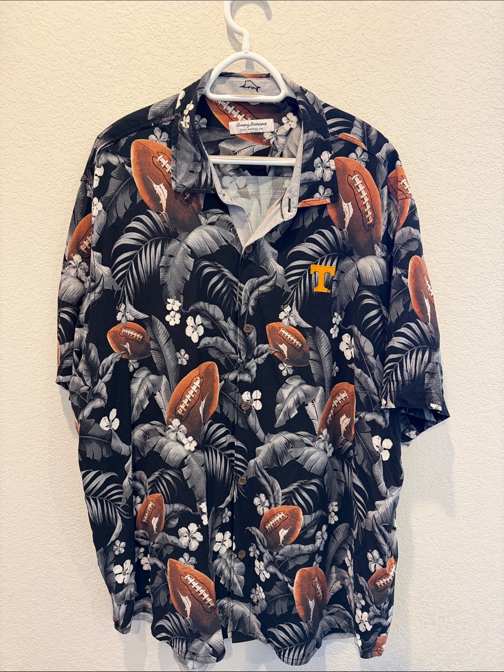 Men's Tommy Bahama Black Tennessee Volunteers Veracruz Cay First Down Blooms But